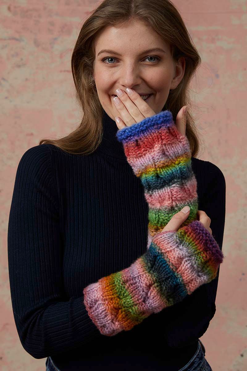 Lang Yarns - Polswarmers - Punto 31-08 | Het Wolhuis Lang Yarns - Polswarmers - Punto 31-08