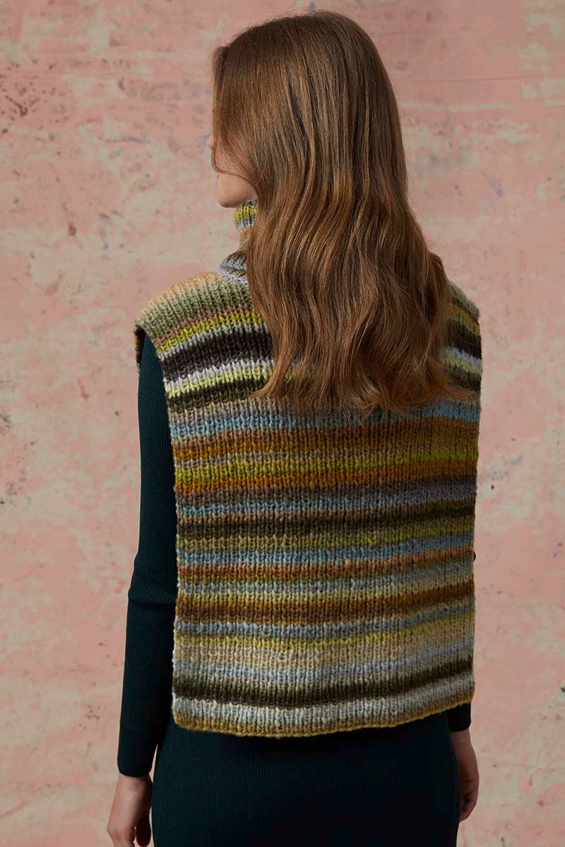 Lang Yarns - Cape met rolkraag - Punto 31-12 | Het Wolhuis Lang Yarns - Cape met rolkraal - Punto 31-12