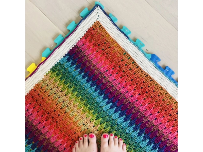 Larksfoot Rainbow Blanket by Haak maar raak