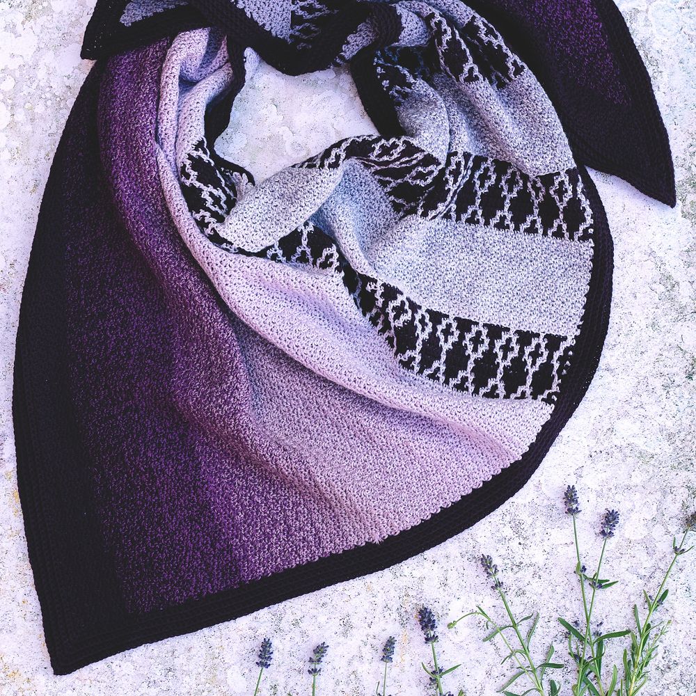 Purple Fade Shawl by Lilla Bjorn | Het Wolhuis Purple Fade Shawl by Lilla Bjorn | Het Wolhuis
