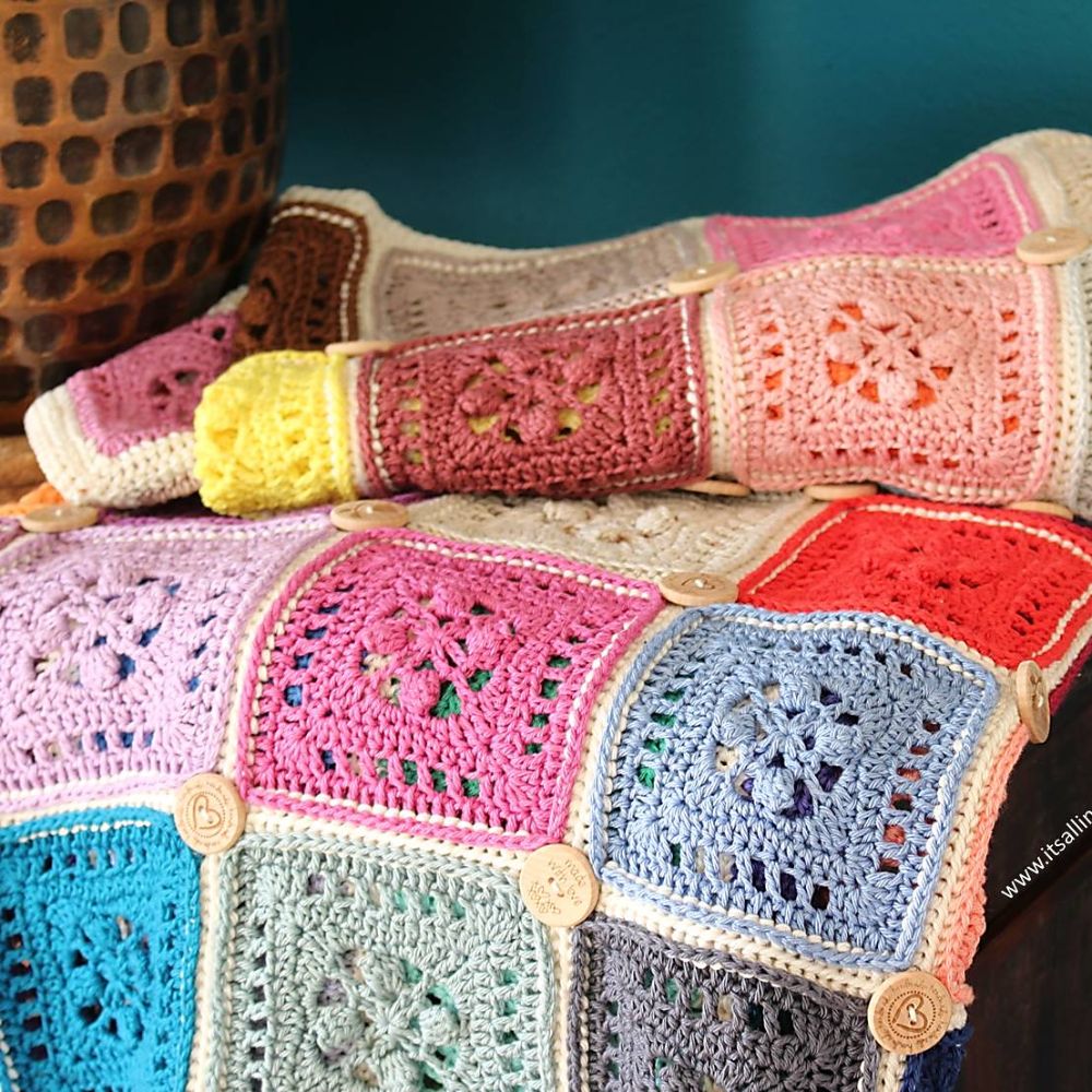 Button Blanket by It's all in a Nutshell | Het Wolhuis Button Blanket by It's all in a Nutshell