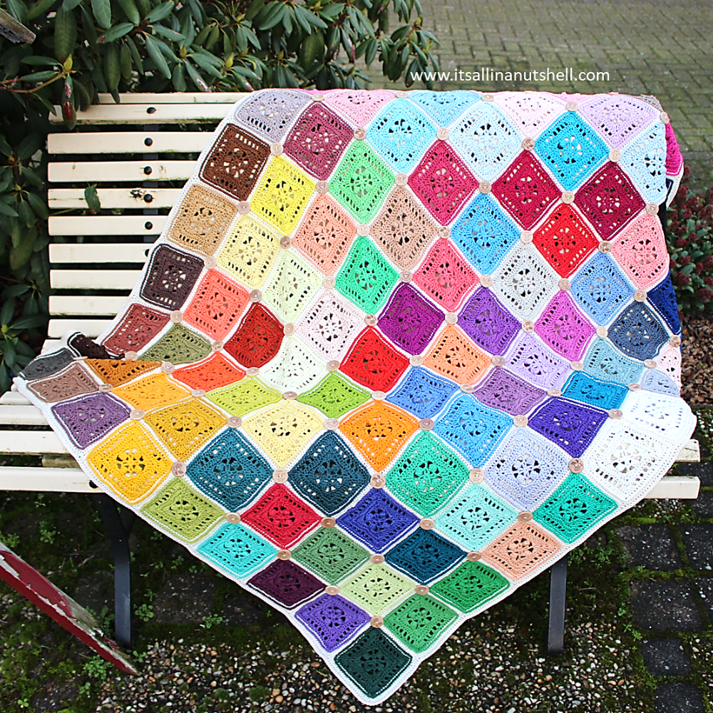 Button Blanket by It's all in a Nutshell | Het Wolhuis Button Blanket by It's all in a Nutshell