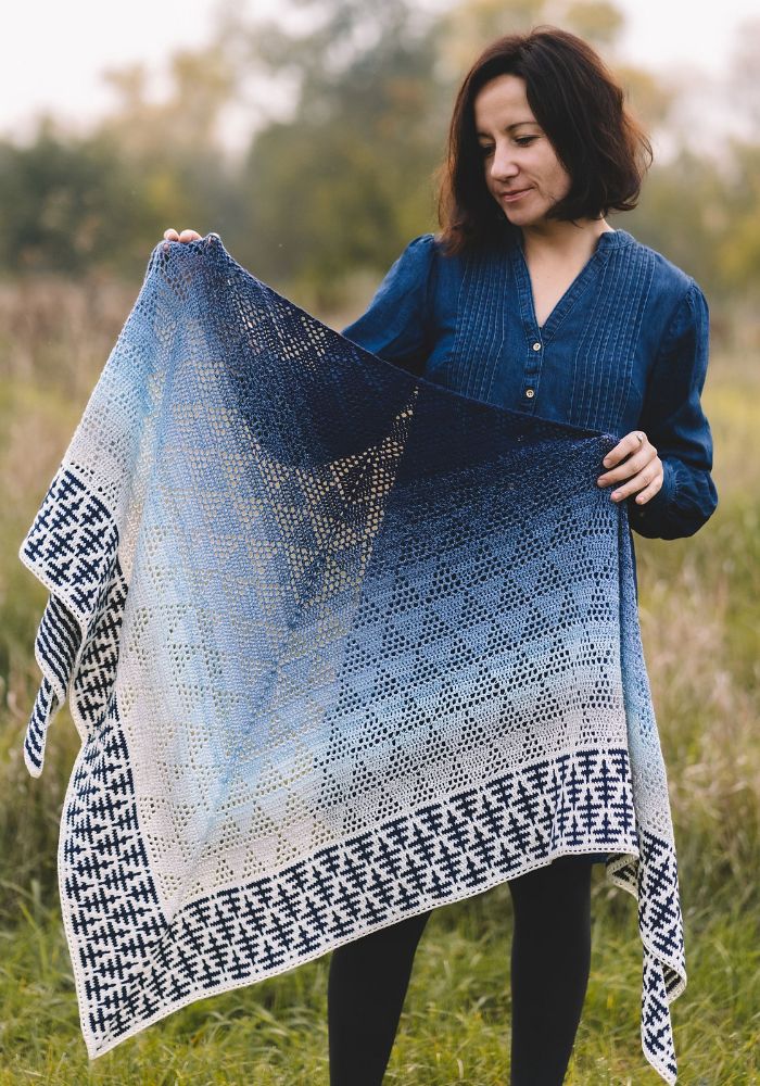 Everblue Shawl by Lilla Bjorn | Het Wolhuis Everblue Shawl by Lilla Bjorn