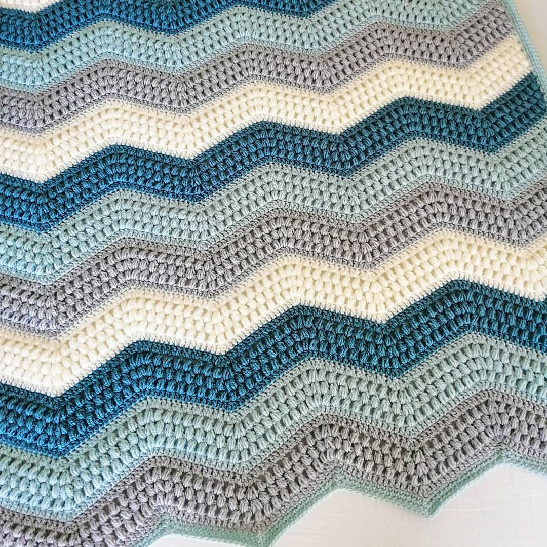 Calming Puff Wave Blanket by Created by Carolien | Het Wolhuis Calming Puff Wave Blanket by Created by Carolien | Het Wolhuis