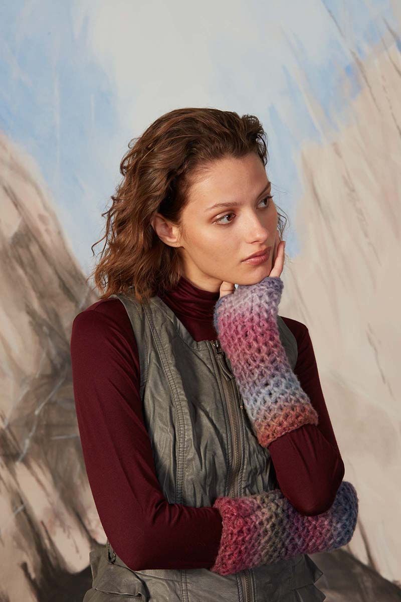 Lang Yarns - Polswarmers Elena - Punto 61-16 | Het Wolhuis Lang Yarns - Polswarmers Elena - Punto 61-16 | Het Wolhuis