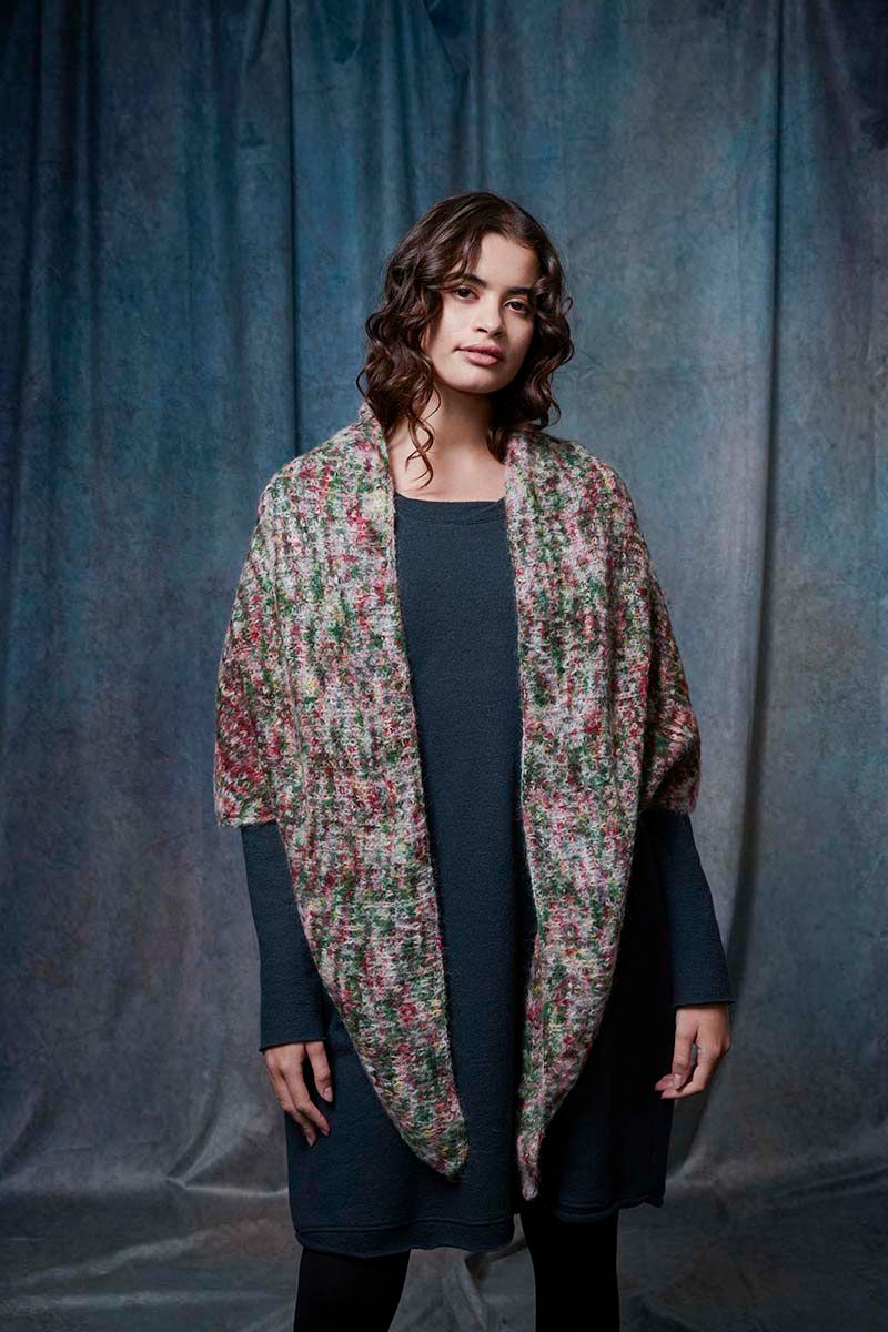 Lang Yarns - Driehoekige sjaal Donna - Punto 64-02 | Het Wolhuis Lang Yarns - Driehoekige sjaal Donna - Punto 64-02 | Het Wolhuis