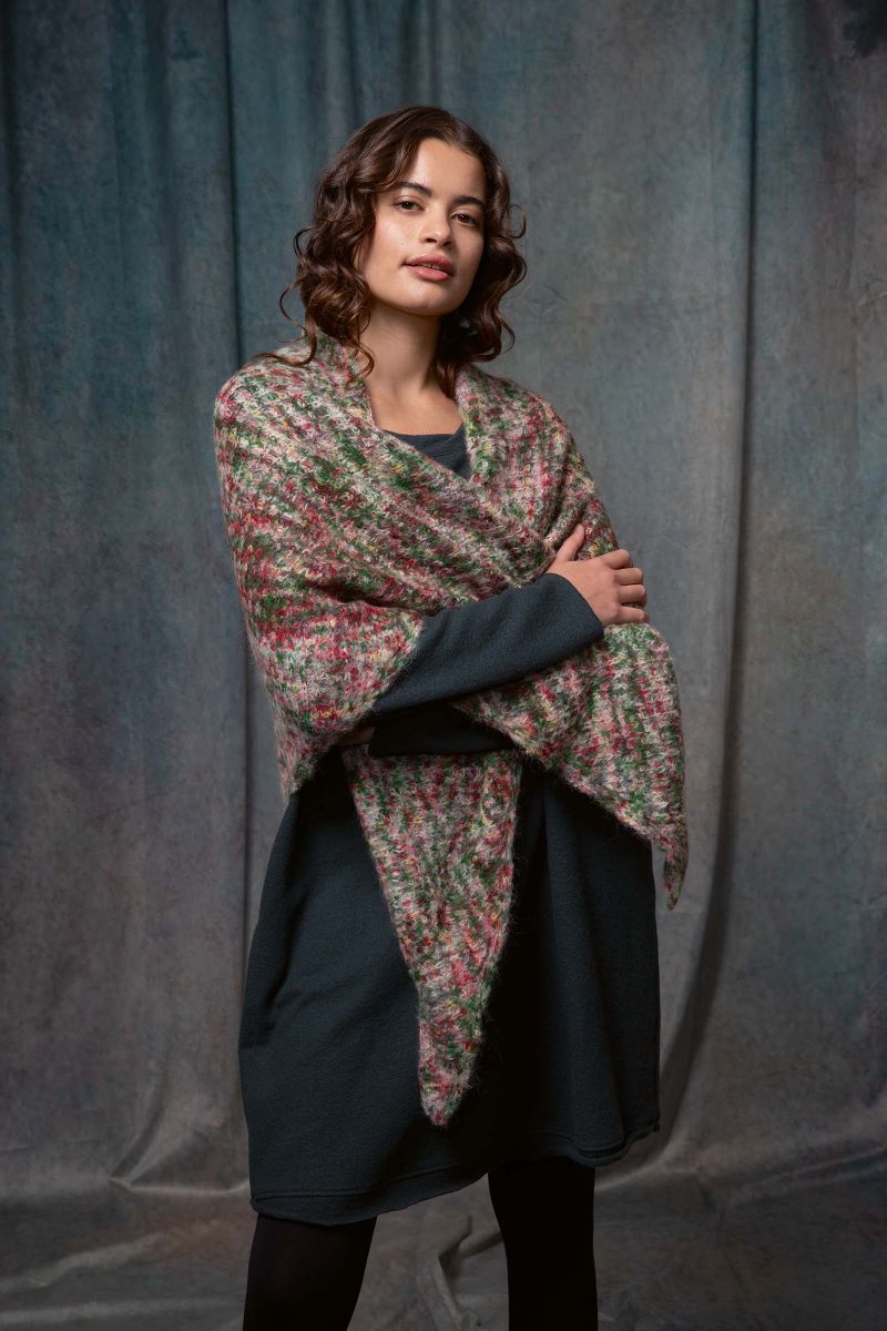 Lang Yarns - Driehoekige sjaal Donna - Punto 64-02 | Het Wolhuis Lang Yarns - Driehoekige sjaal Donna - Punto 64-02 | Het Wolhuis