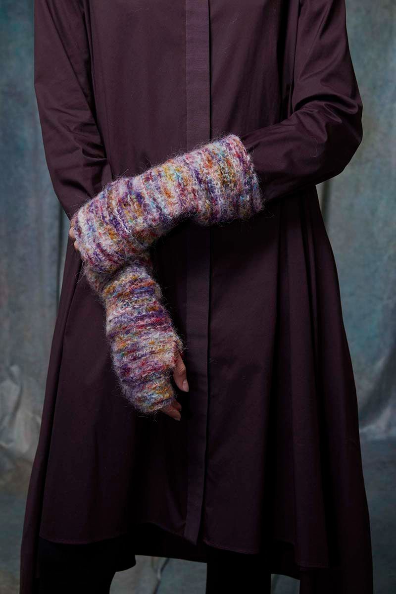 Lang Yarns - Polswarmers Angelica - Punto 64-10 | Het Wolhuis Lang Yarns - Polswarmers Angelica - Punto 64-10 | Het Wolhuis