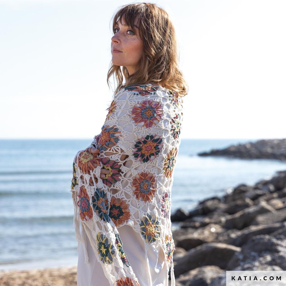 Bloemen sjaal - Attylovesforcrochet | Het Wolhuis Bloemen sjaal - Attylovesforcrochet
