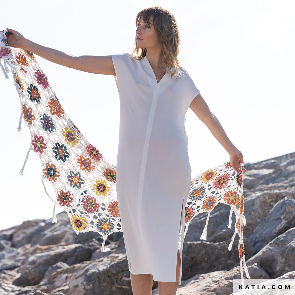 Bloemen sjaal - Attylovesforcrochet | Het Wolhuis Bloemen sjaal - Attylovesforcrochet
