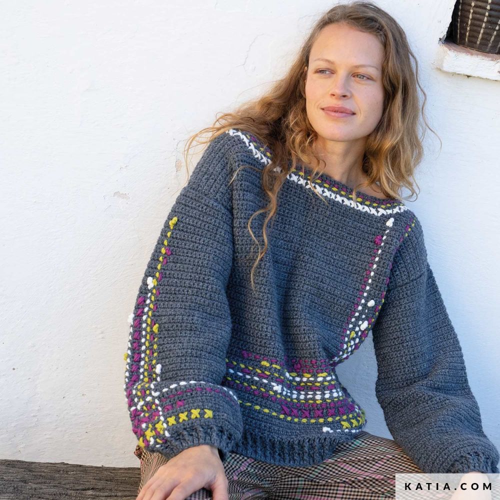 Katia - Damestrui met borduursels van Merino Aran - Crochet 118-06 | Het Wolhuis Katia - Damestrui met borduursels van Merino Aran - Crochet 118-06