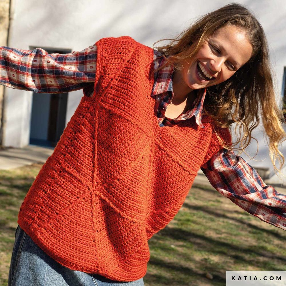 Katia - Driehoekig gehaakt vest met Merino Aran - Crochet 118-15 | Het Wolhuis Katia - Driehoekig gehaakt vest met Merino Aran - Crochet 118-15