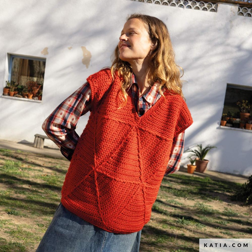 Katia - Driehoekig gehaakt vest met Merino Aran - Crochet 118-15 | Het Wolhuis Katia - Driehoekig gehaakt vest met Merino Aran - Crochet 118-15