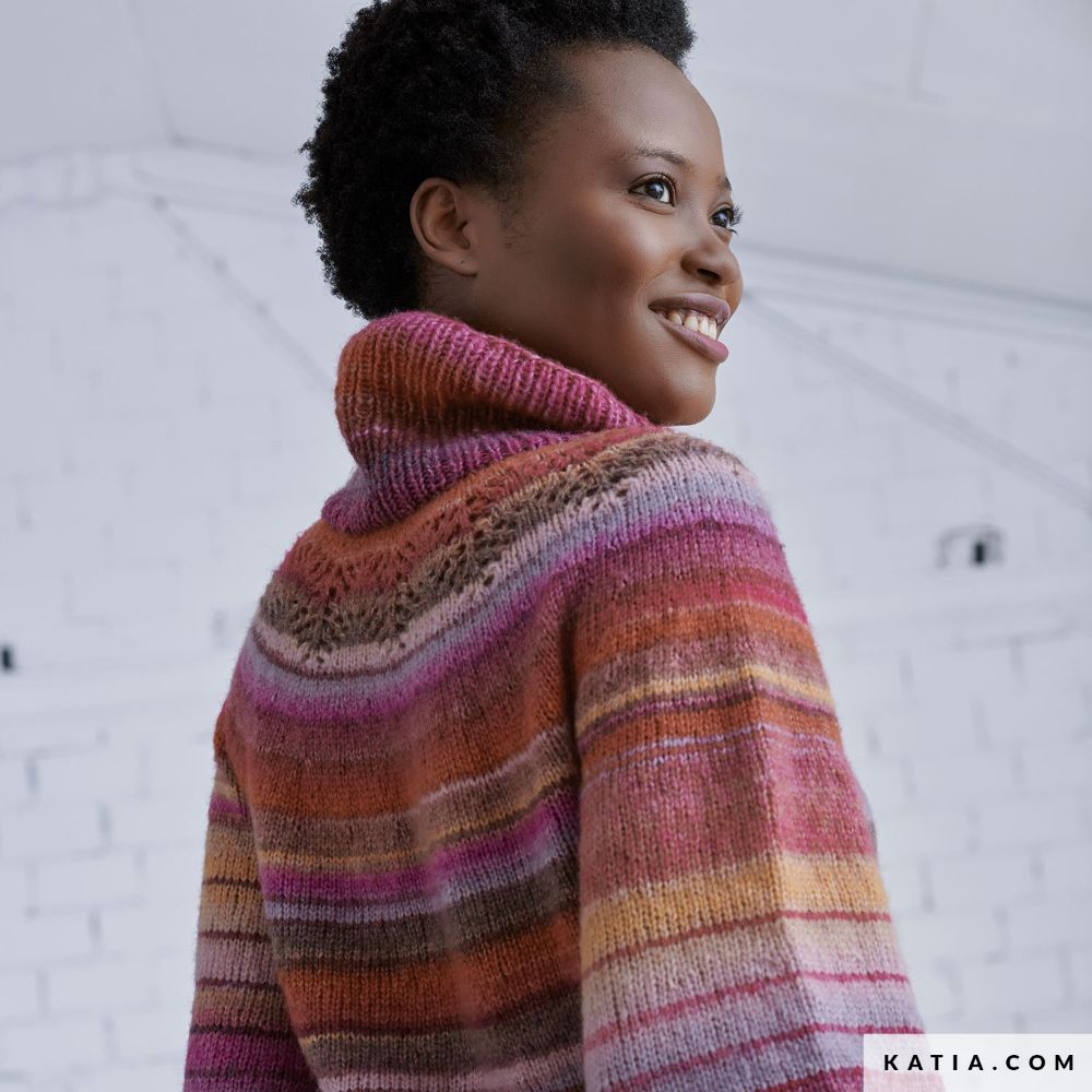 Katia - Korte trui met juk in ajourpatroon - Concept Multicolor-06 | Het Wolhuis Katia - Korte trui met juk in ajourpatroon - Concept Multicolor-06