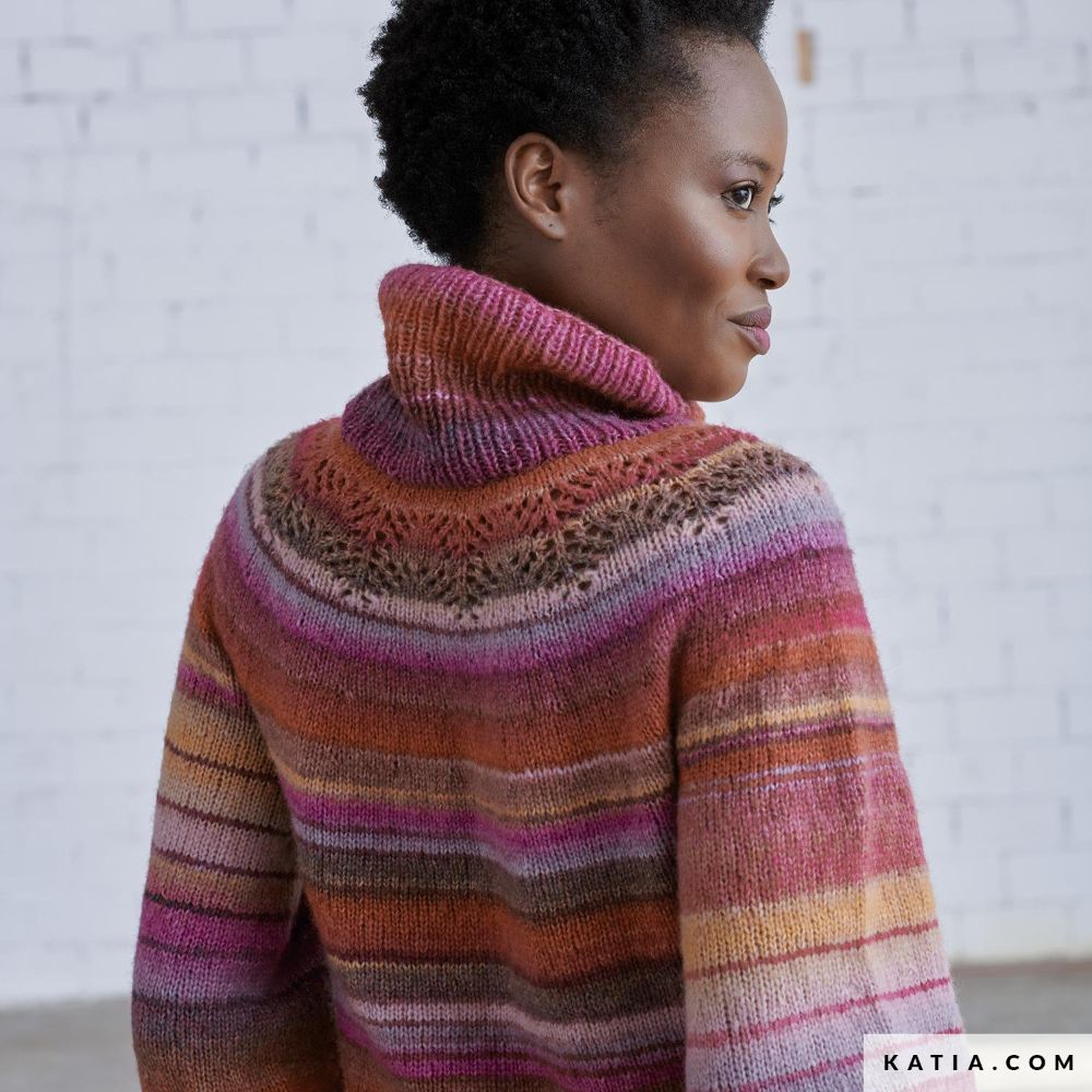 Katia - Korte trui met juk in ajourpatroon - Concept Multicolor-06 | Het Wolhuis Katia - Korte trui met juk in ajourpatroon - Concept Multicolor-06