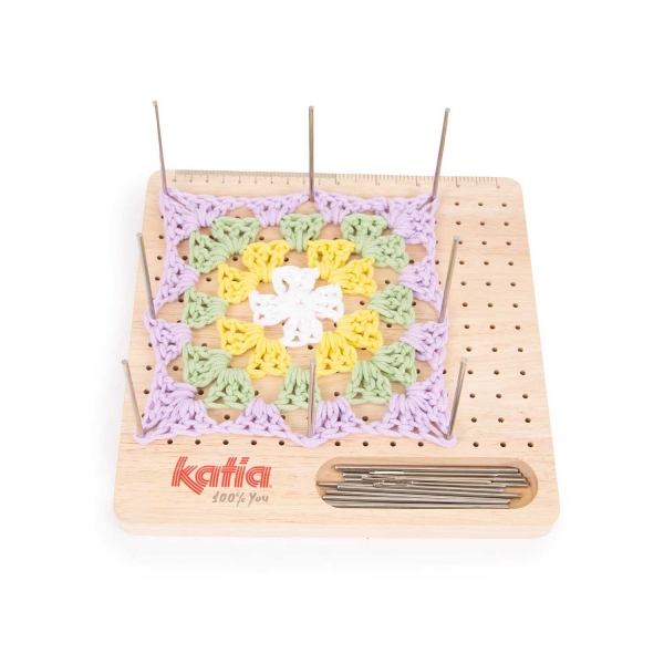 Katia Granny Square Blocker | Het Wolhuis Katia Granny Square Blocker