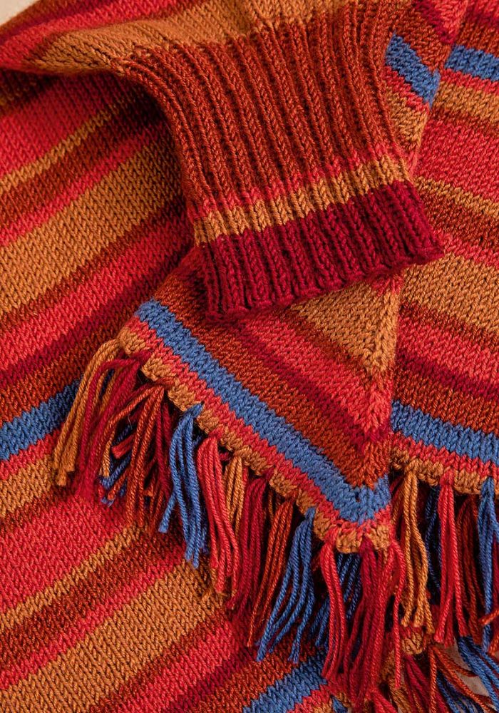 Lang Yarns - Poncho Una - 66-02 | Het Wolhuis Lang Yarns - Poncho Una - 66-02