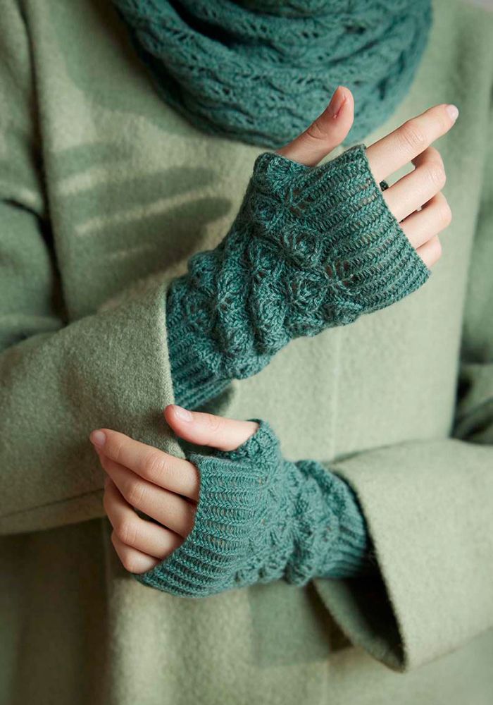 Lang Yarns - Loop Brittany - 78-10 | Het Wolhuis Lang Yarns - Handschoenen zonder vingers Beth - 78-09