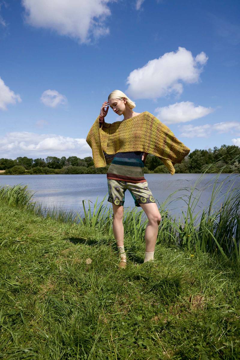 Lang Yarns - Poncho Golda - 81-06 | Het Wolhuis Lang Yarns - Poncho Golda - 81-06