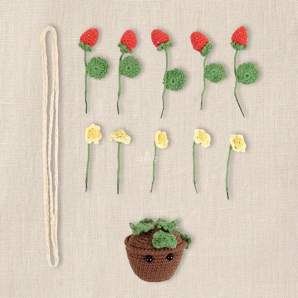 DMC Amigurumikit bloemen haken - Aardbeien | Het Wolhuis DMC Amigurumikit bloemen haken - Aardbeien | Het Wolhuis