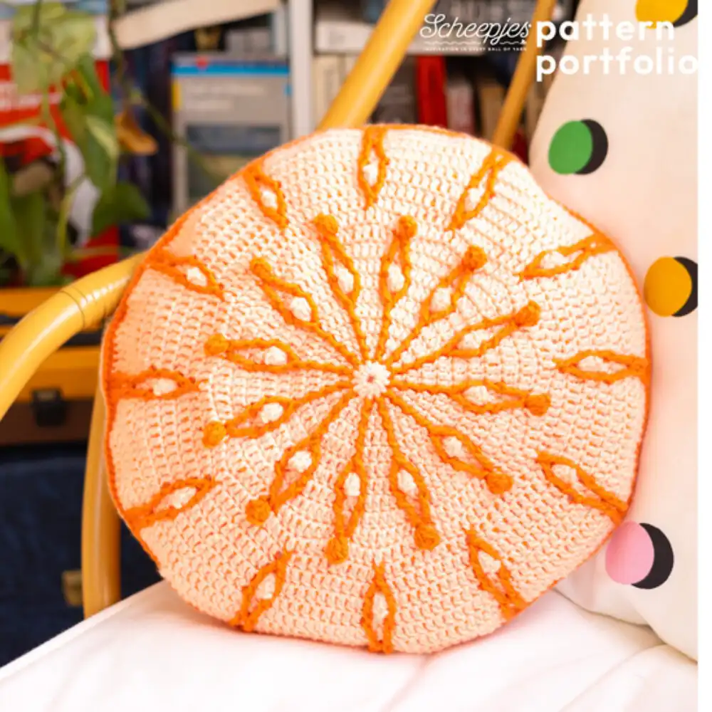 In Bloom Cushions By Lucy Djevdet - Groot | Het Wolhuis Scheepjes Pattern portfolio Colour CrafterIn Bloom Cushions | Het Wolhuis