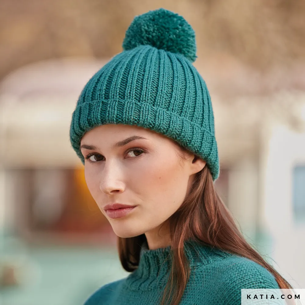 Katia - Muts met pompom - The Essentials | Het Wolhuis Katia - Muts met pompom - The Essentials | Het Wolhuis