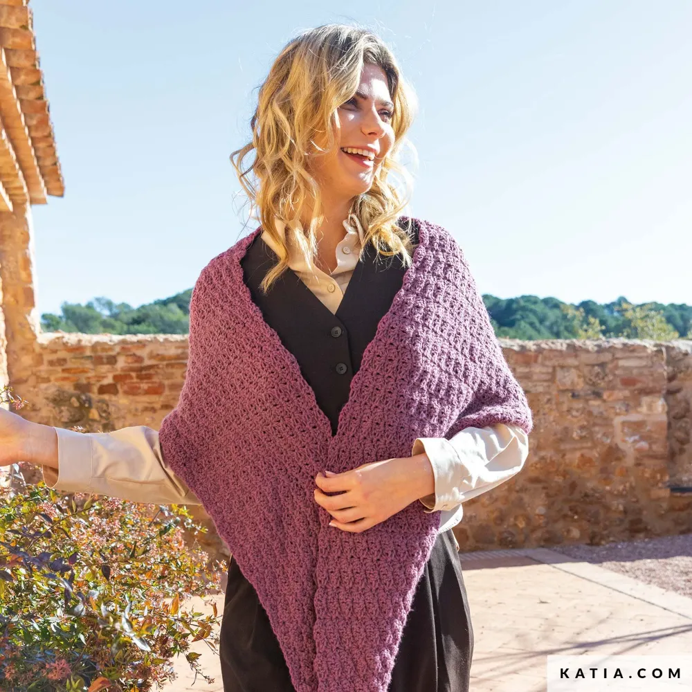 Katia - Omslagdoek in Basic Merino - The Essentials | Het Wolhuis Katia - Omslagdoek in Basic Merino - The Essentials | Het Wolhuis