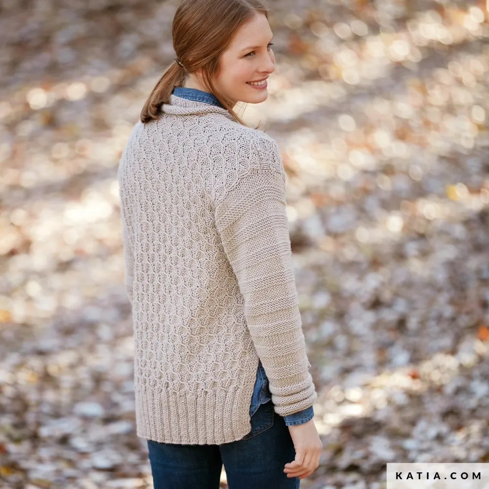 Katia - Trui met textuur in Merino Aran - The Essentials | Het Wolhuis Katia - Trui met textuur in Merino Aran - The Essentials | Het Wolhuis