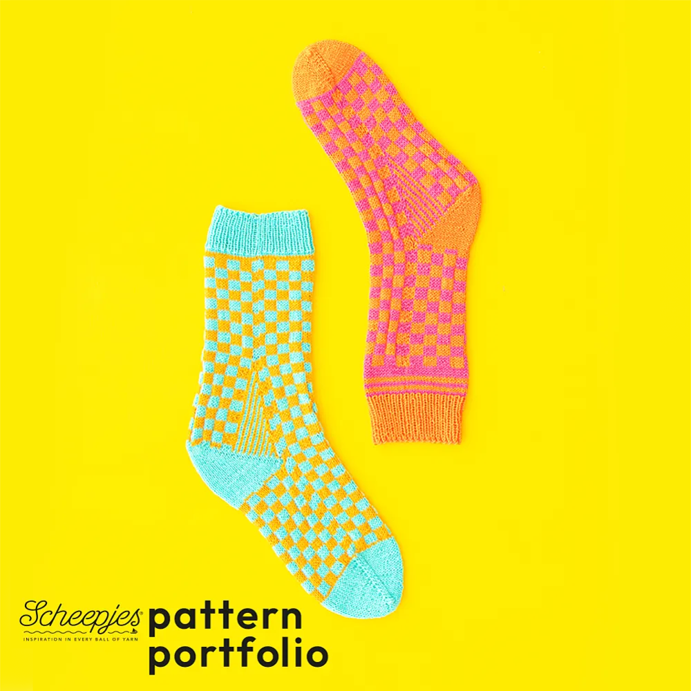 Coral Sunset Socks By Carmen Jorissen | Het Wolhuis Coral Sunset Socks By Carmen Jorissen | Het Wolhuis