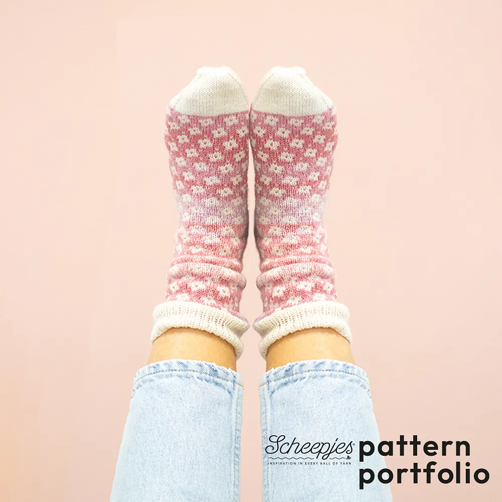 Pink Petal Socks By Carmen Jorissen | Het Wolhuis Pink Petal Socks By Carmen Jorissen | Het Wolhuis