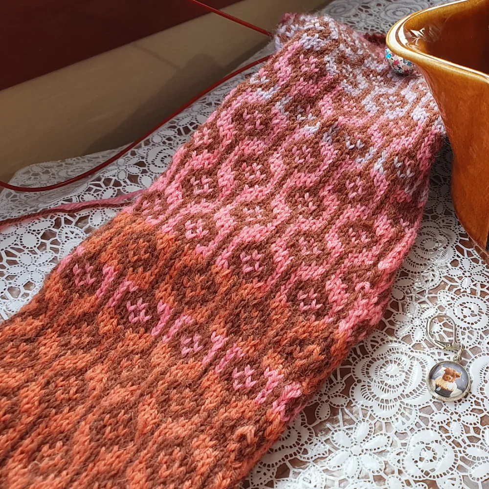 Retro Bloom Socks By Carmen Jorissen | Het Wolhuis Retro Bloom Socks By Carmen Jorissen | Het Wolhuis