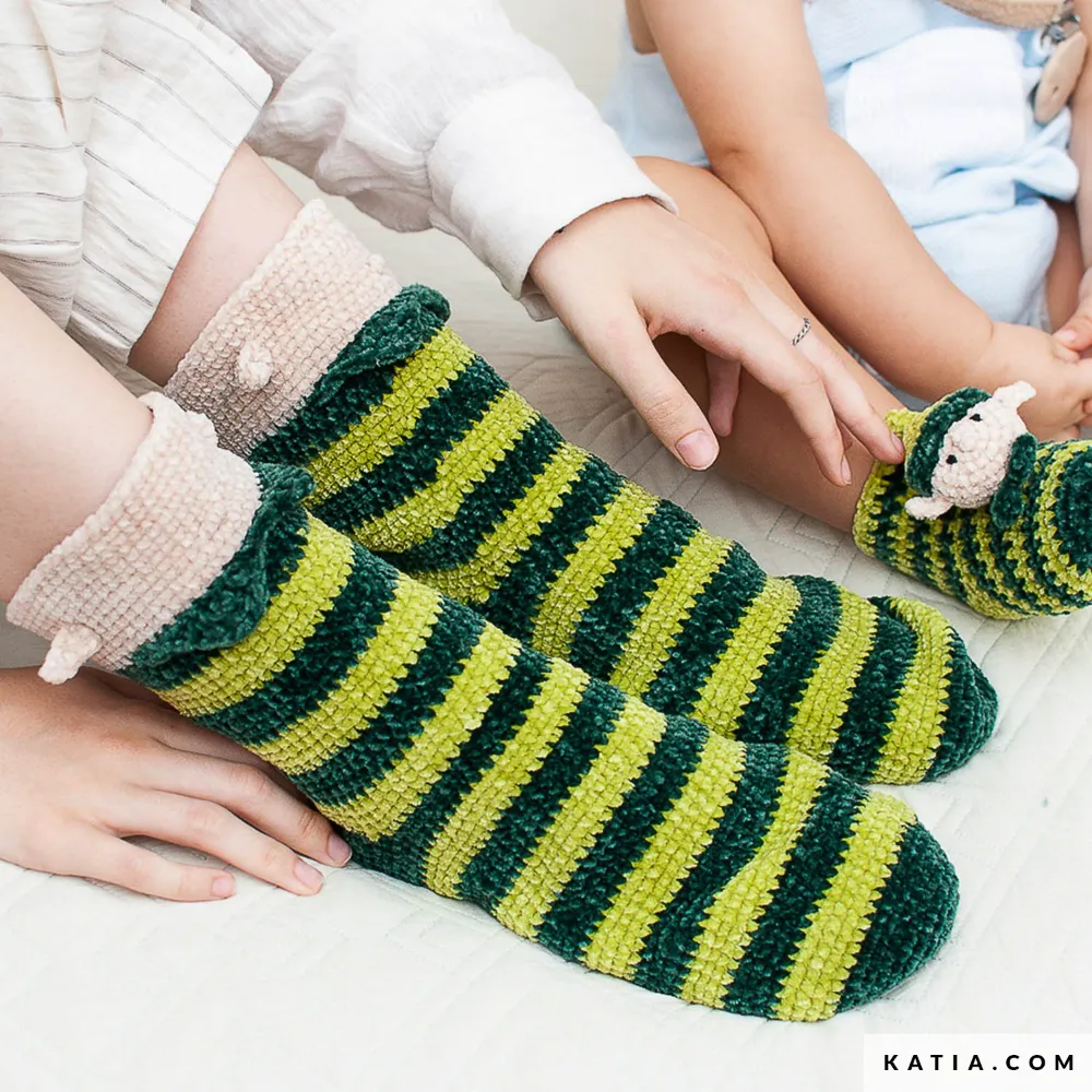 Katia - Kerstsokken elf van Sockirumi | Het Wolhuis Katia - Kerstsokken elf van Sockirumi | Het Wolhuis