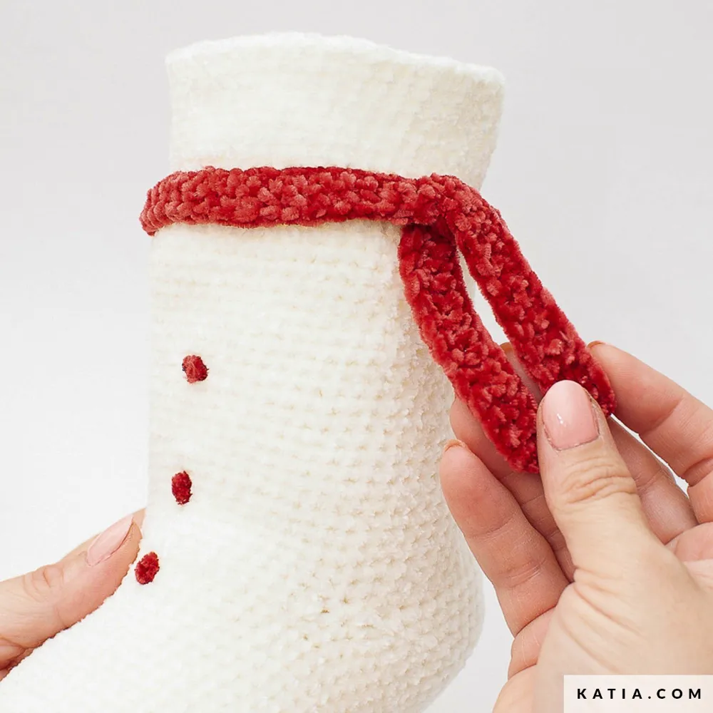 Katia - Sneeuwpop sokken van Sockirumi | Het Wolhuis Katia - Sneeuwpop sokken van Sockirumi | Het Wolhuis