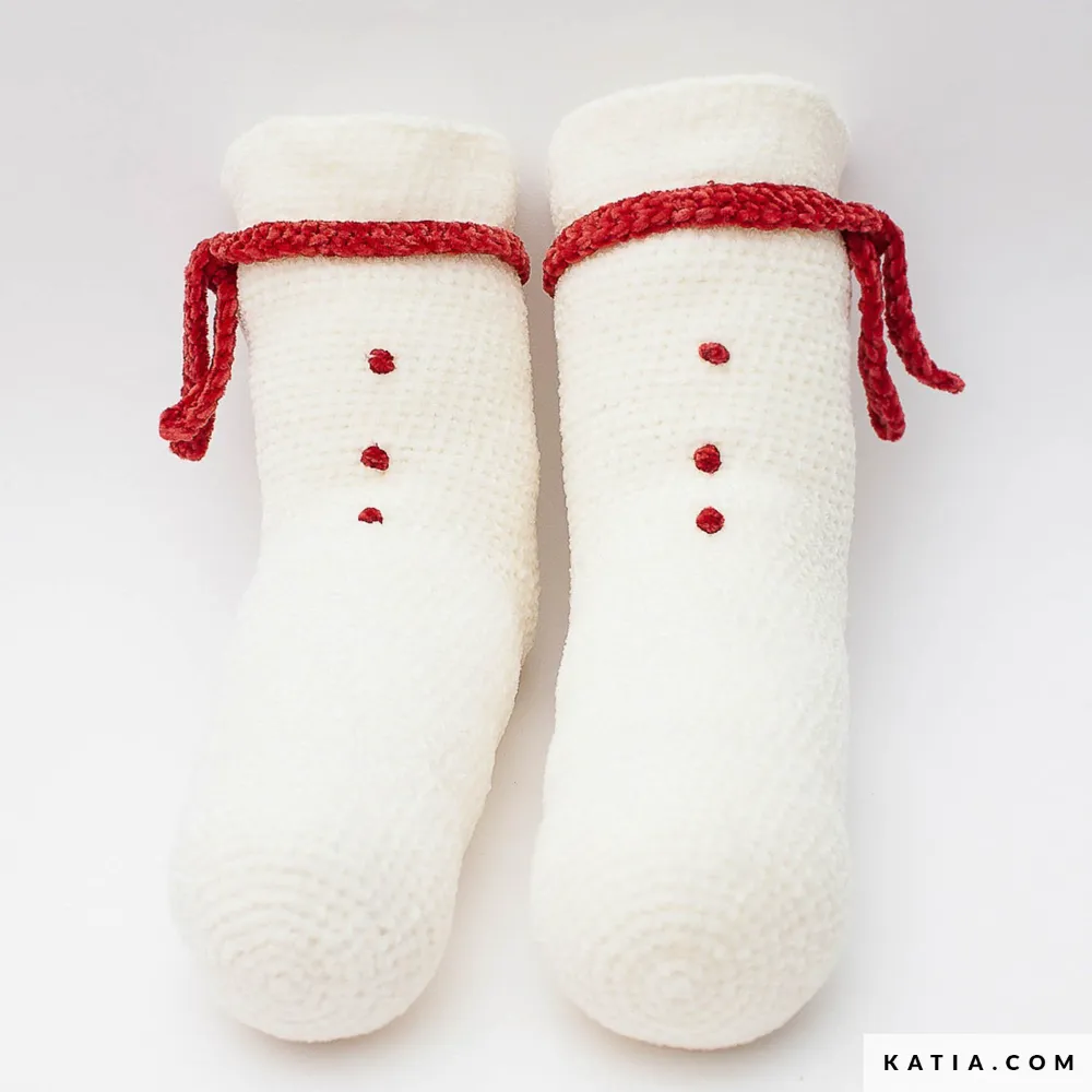 Katia - Sneeuwpop sokken van Sockirumi | Het Wolhuis Katia - Sneeuwpop sokken van Sockirumi | Het Wolhuis