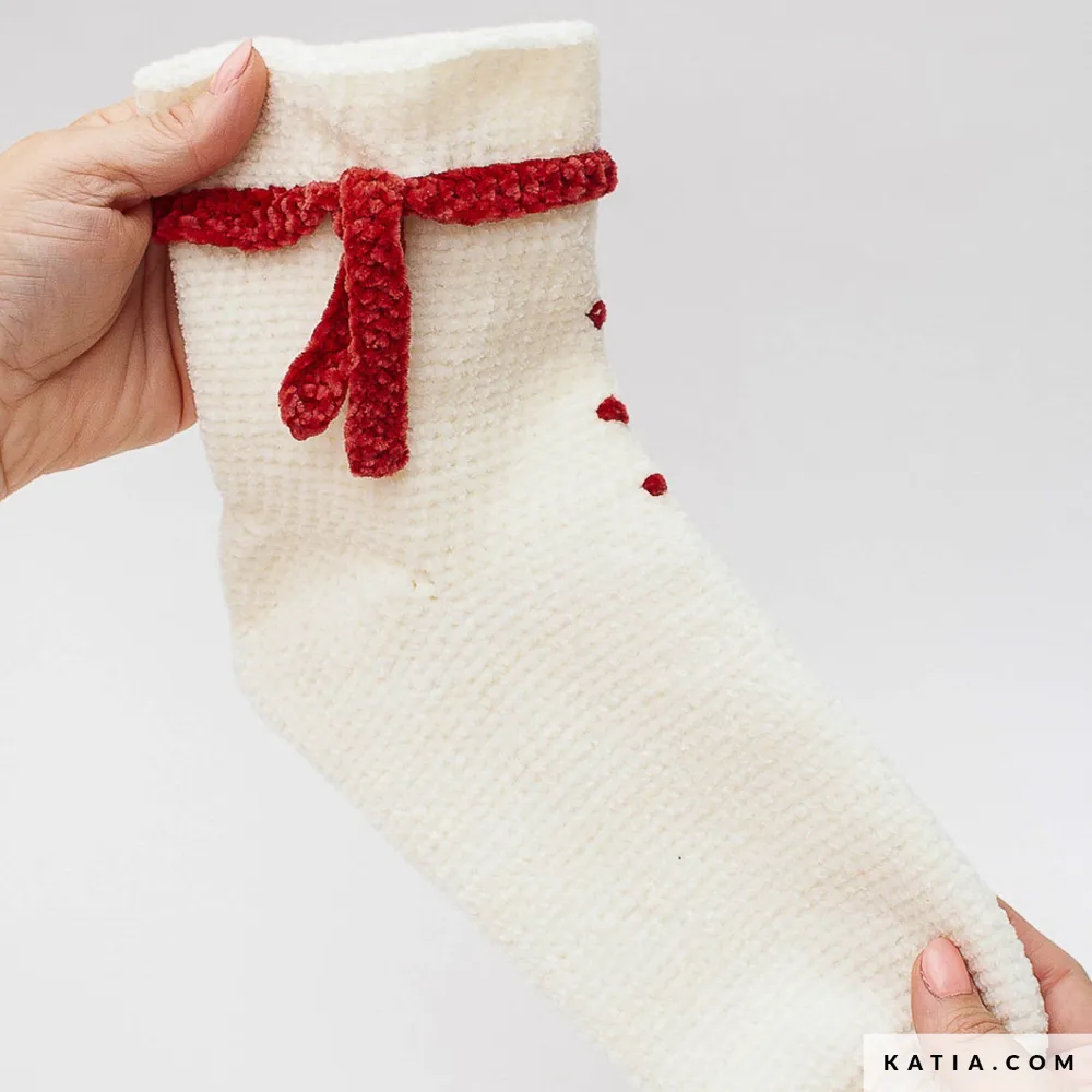 Katia - Sneeuwpop sokken van Sockirumi | Het Wolhuis Katia - Sneeuwpop sokken van Sockirumi | Het Wolhuis
