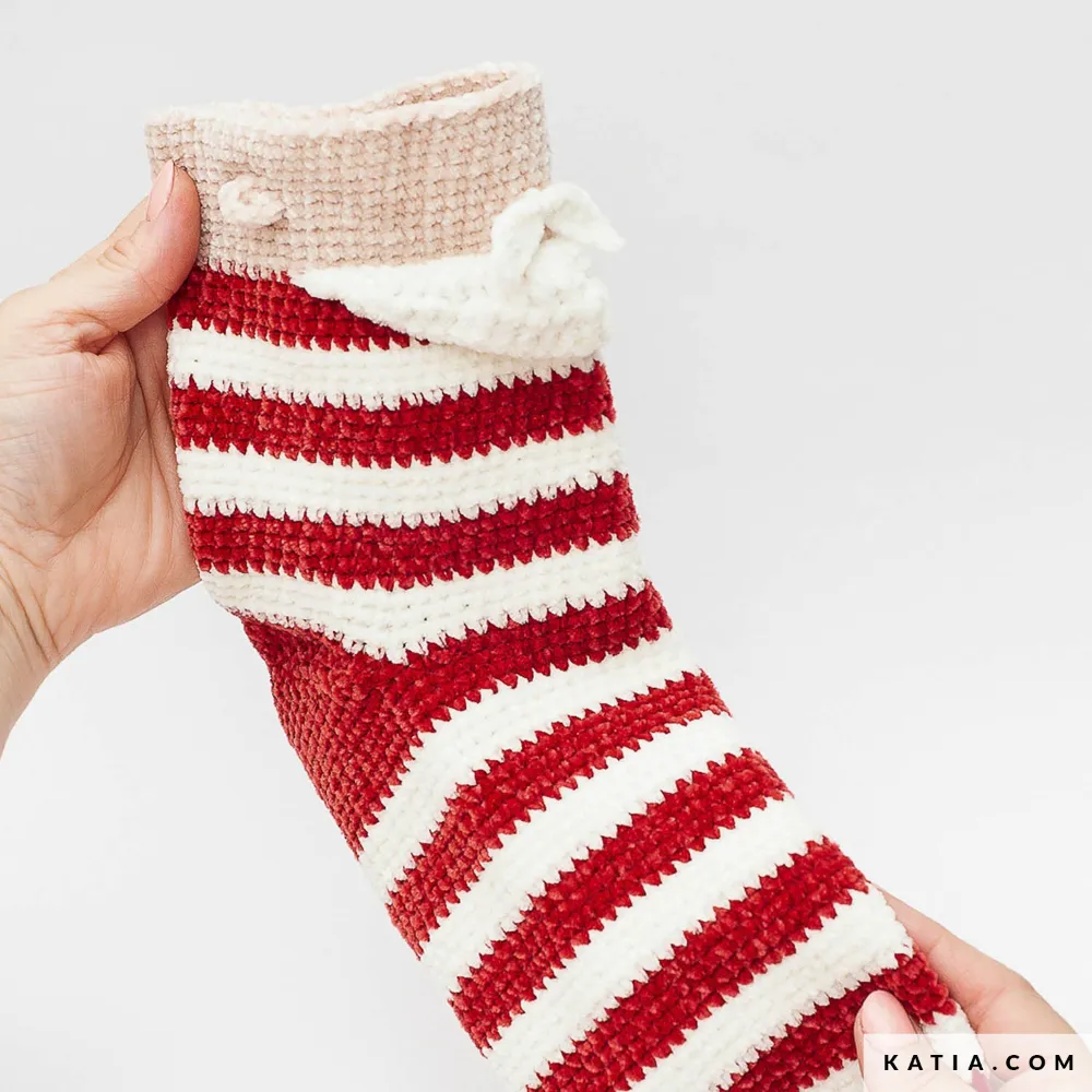 Katia - Kerstman sokken van Sockirumi | Het Wolhuis Katia - Kerstman sokken met Sockirumi | Het Wolhuis