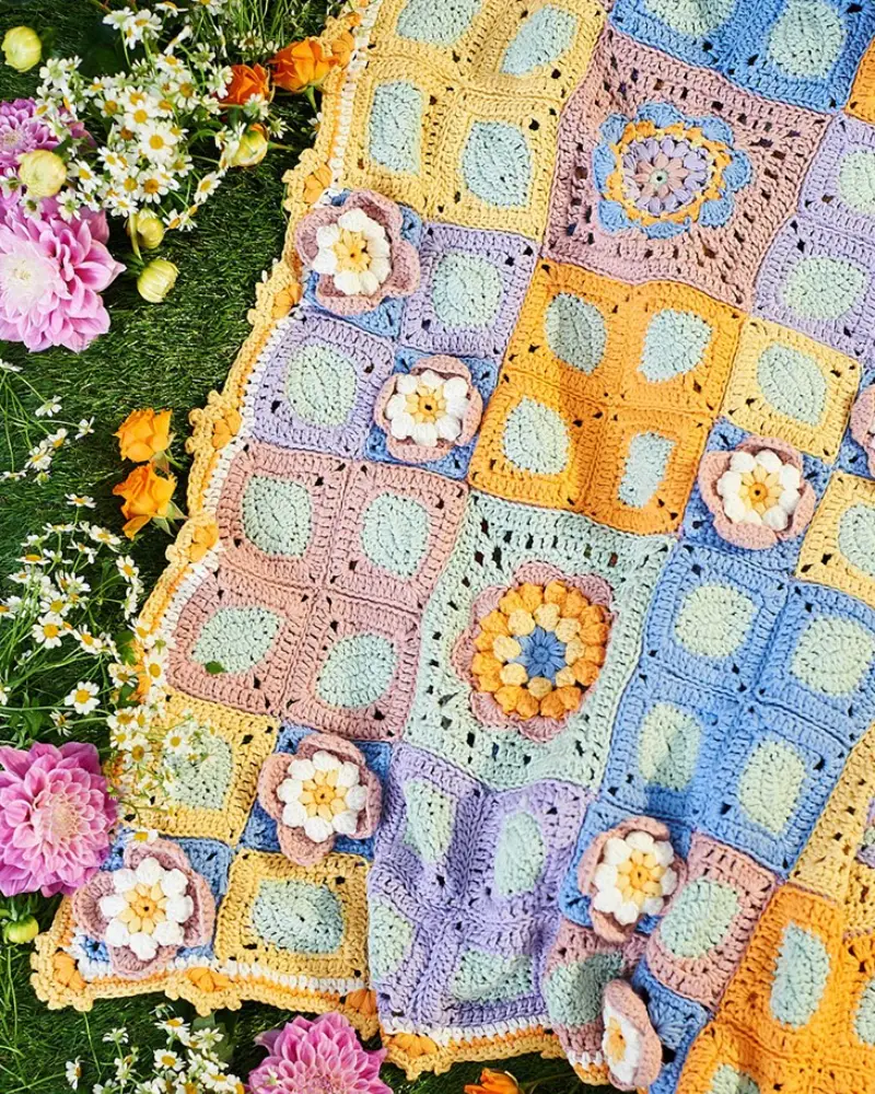 The Blossom CAL - Small Blanket | Het Wolhuis The Blossom CAL - Blanket | Het Wolhuis