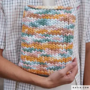 Katia - Gebreid etui-tasje van WOW Marshmallow | Het Wolhuis