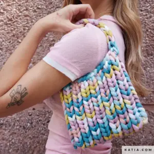Katia - Gebreide tas van WOW Marshmallow | Het Wolhuis