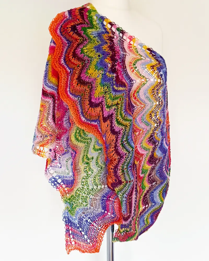 Fabulous Feathers by Kieran Foley | Het Wolhuis Fabulous Feathers sjaal by Kieran Foley | Het Wolhuis