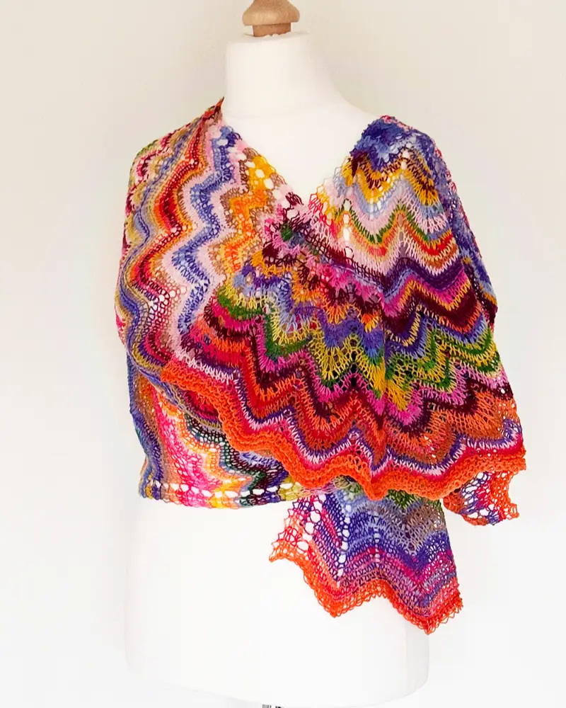 Fabulous Feathers by Kieran Foley | Het Wolhuis Fabulous Feathers sjaal by Kieran Foley | Het Wolhuis
