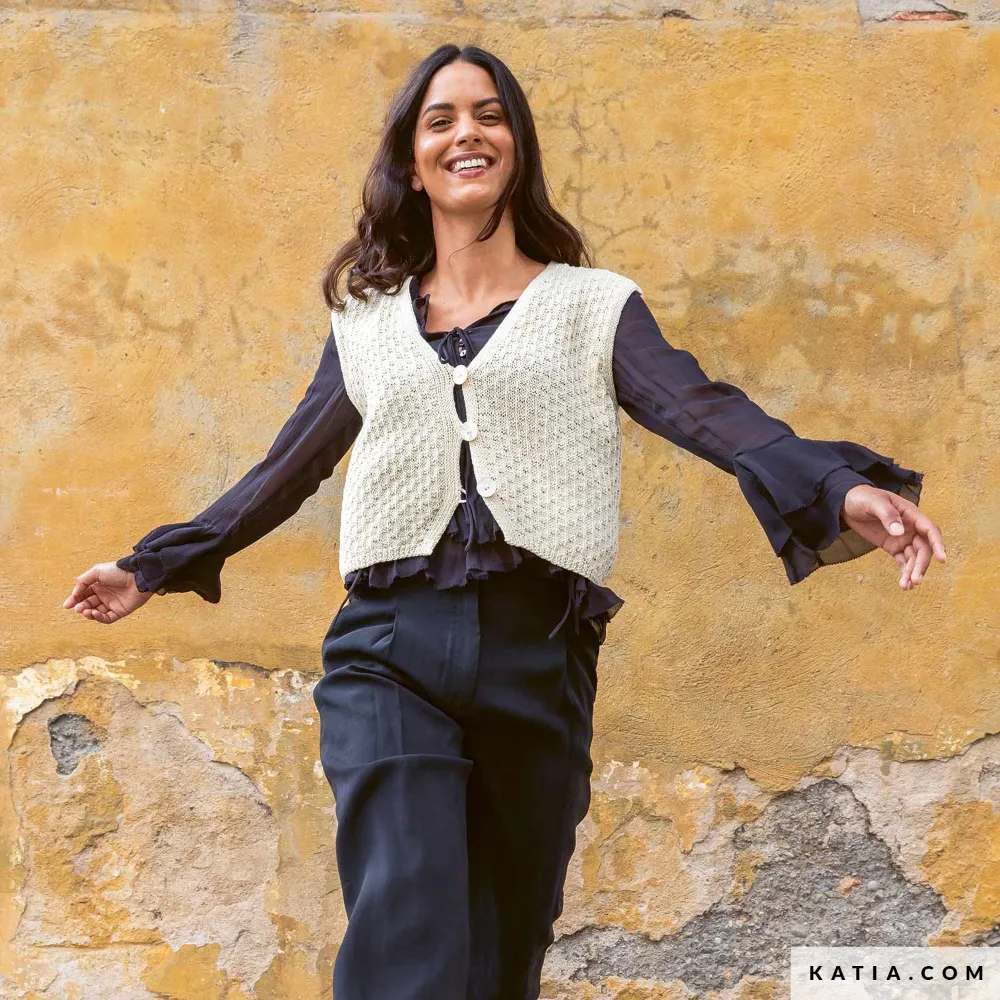 Katia - Vest met fantasiepatroon van Fair Cotton - 122-12 | Het Wolhuis Katia - Vest met fantasiepatroon van Fair Cotton - 112-12 | Het Wolhuis