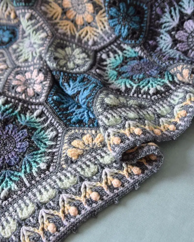 Fae Fleur Blanket by Tatsiana - Midnight Fleur | Het Wolhuis Fae Fleur Blanket by Tatsiana - Midnight Fleur | Het Wolhuis