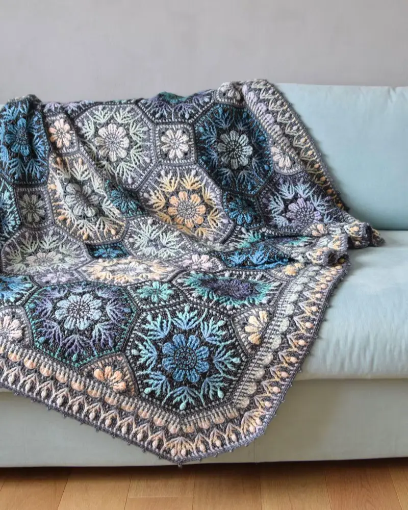 Fae Fleur Blanket by Tatsiana - Midnight Fleur | Het Wolhuis Fae Fleur Blanket by Tatsiana - Midnight Fleur | Het Wolhuis