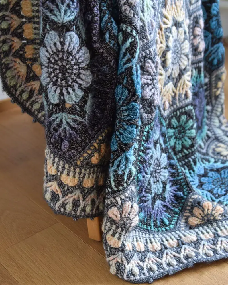 Fae Fleur Blanket by Tatsiana - Midnight Fleur | Het Wolhuis Fae Fleur Blanket by Tatsiana - Midnight Fleur | Het Wolhuis