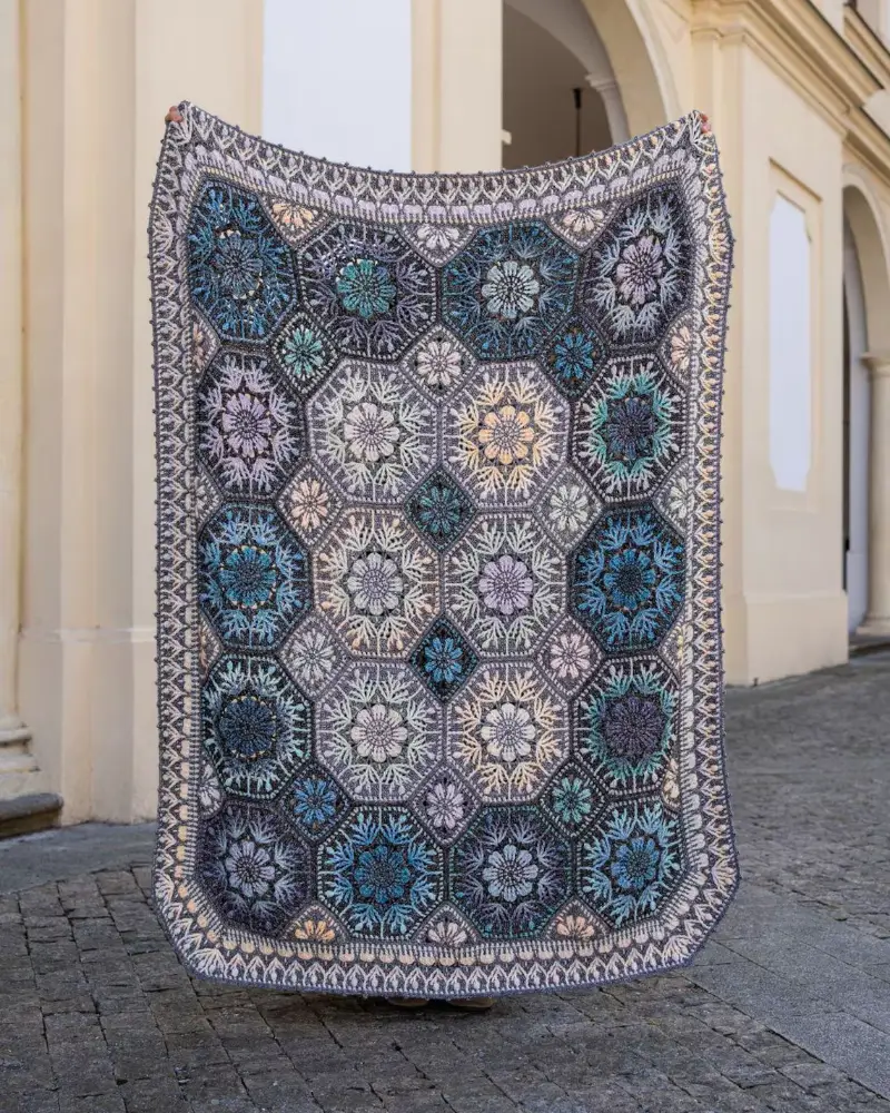 Fae Fleur Blanket by Tatsiana - Midnight Fleur | Het Wolhuis Fae Fleur Blanket by Tatsiana - Midnight Fleur | Het Wolhuis