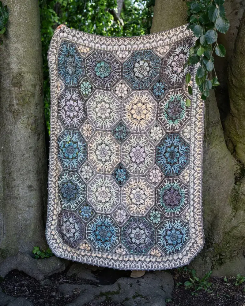 Fae Fleur Blanket by Tatsiana - Midnight Fleur | Het Wolhuis Fae Fleur Blanket by Tatsiana - Midnight Fleur | Het Wolhuis