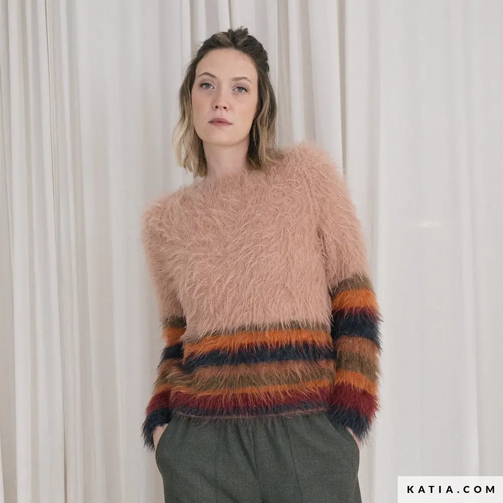 Katia - Trui in het rond in Fur Moda | Het Wolhuis Katia - Trui in het rond in Fur Moda | Het Wolhuis