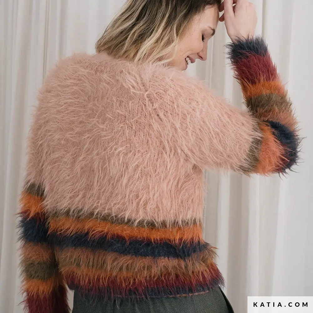 Katia - Trui in het rond in Fur Moda | Het Wolhuis Katia - Trui in het rond in Fur Moda | Het Wolhuis