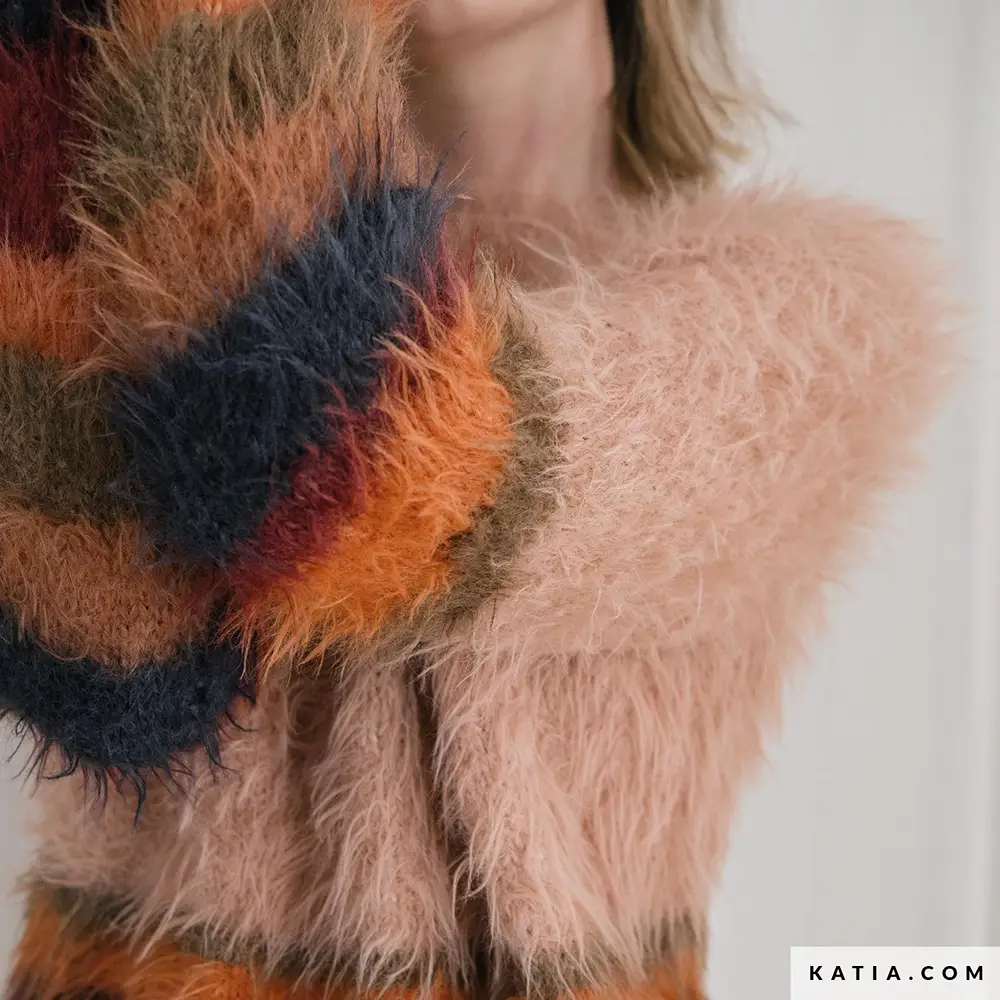 Katia - Trui in het rond in Fur Moda | Het Wolhuis Katia - Trui in het rond in Fur Moda | Het Wolhuis